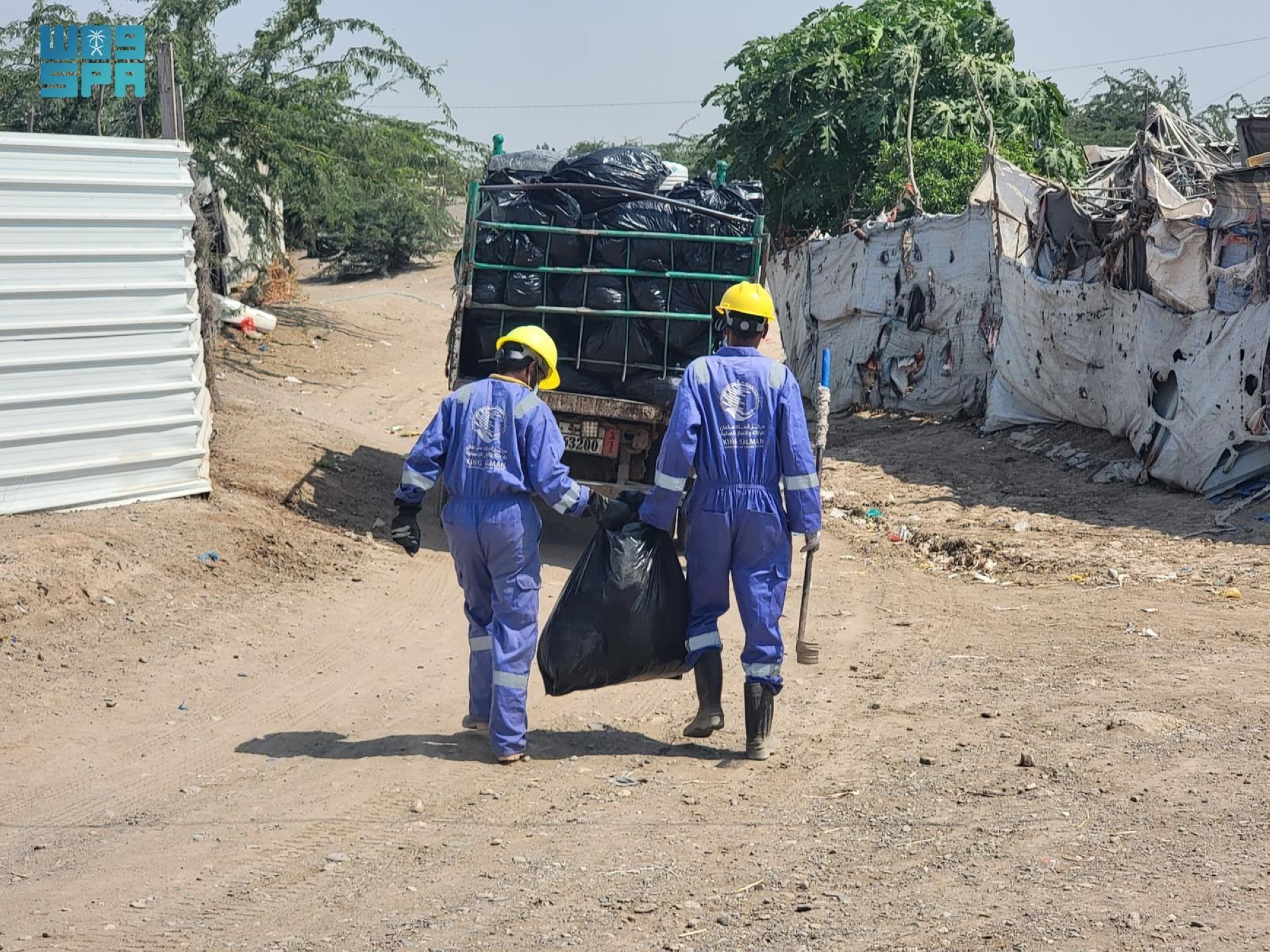 مركز الملك سلمان للإغاثة يدعم اليمن بـ1.3 مليون لتر مياه