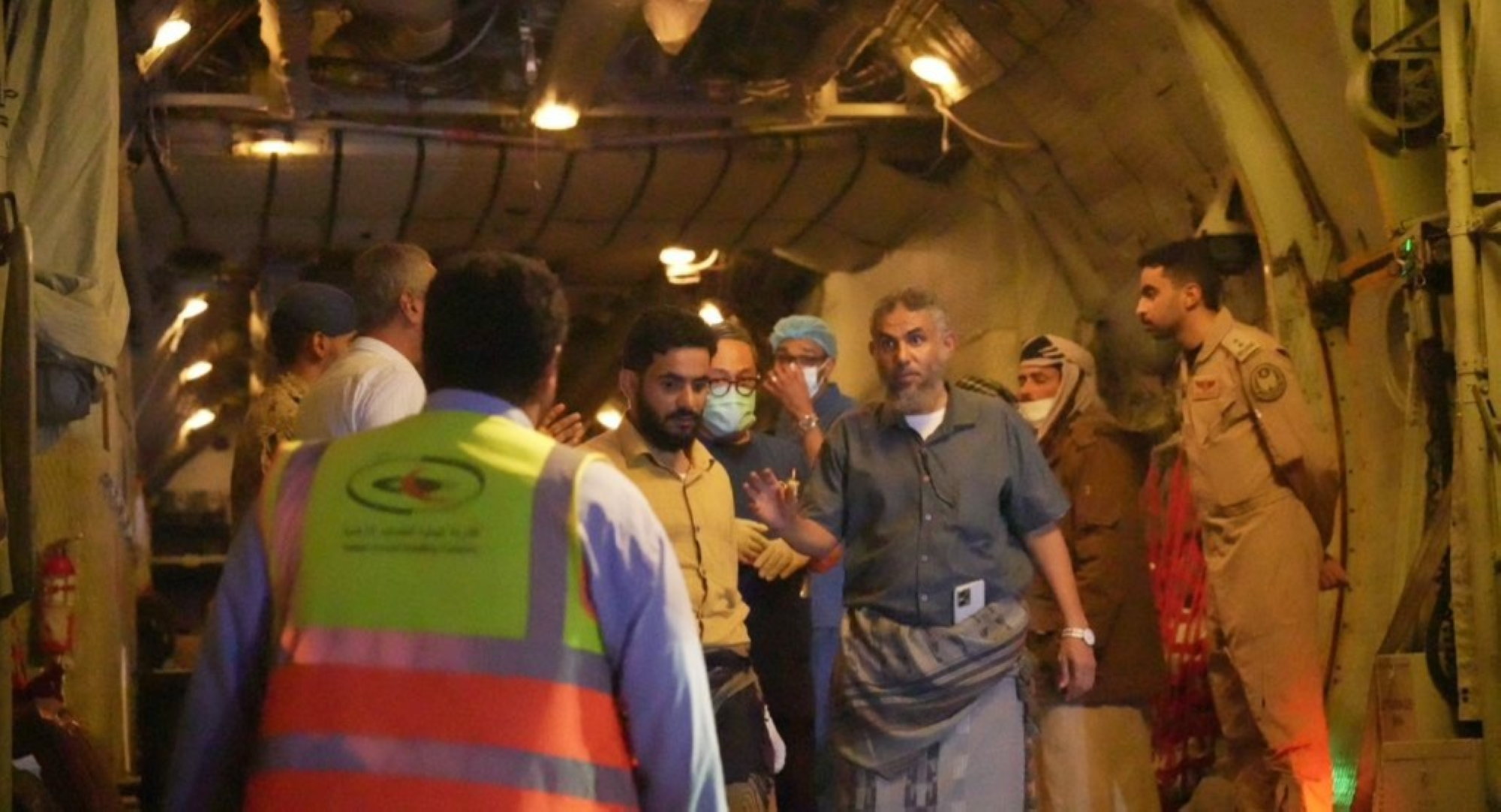 إخلاء طبي سعودي لجرحى يمنيين من عدن بعد هجوم أمني