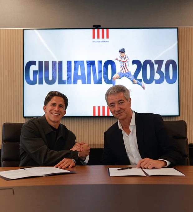 جوليانو سيميوني يجدد عقده مع أتلتيكو مدريد حتى 2030