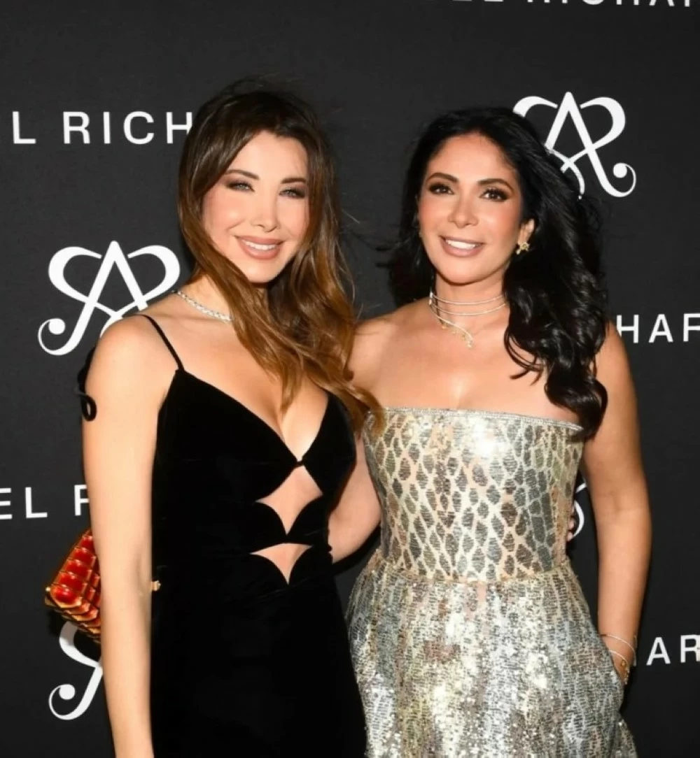 منى زكي ونانسي عجرم: إطلالة ذهبية ورقصة عفوية تشعل الترند