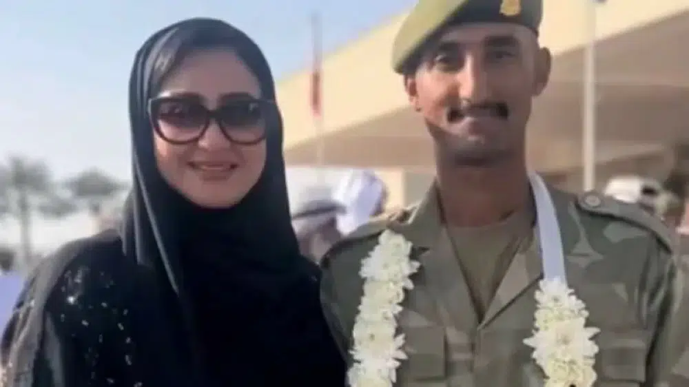 هيفاء حسين تبكي فرحاً بتخرج ابنها العسكري.. فيديو مؤثر