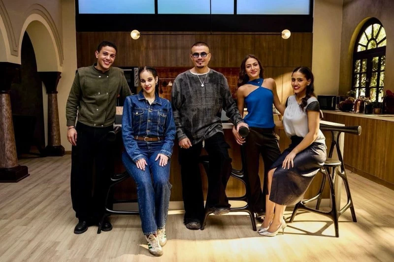 عمرو دياب يظهر مع أبنائه الأربعة وحفل مرتقب في تركيا