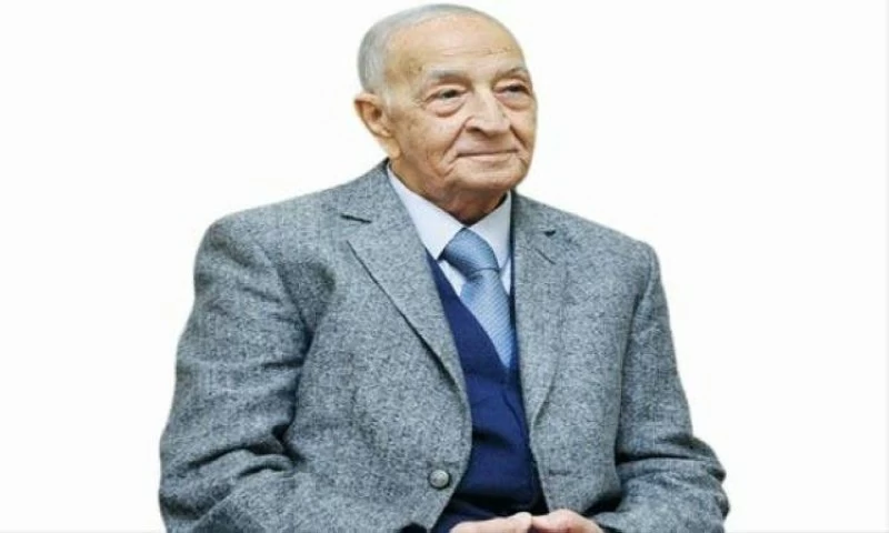 وفاة فهمي عمر.. رحيل شيخ المعلقين وأيقونة الإذاعة المصرية