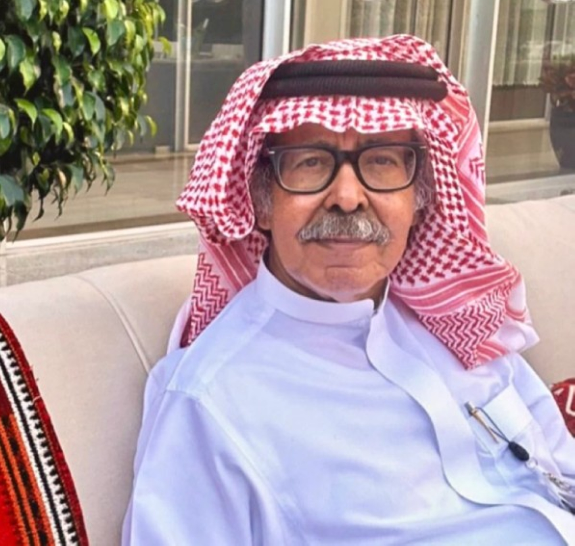 وفاة الأديب سعيد السريحي: رحيل رائد النقد والحداثة السعودي