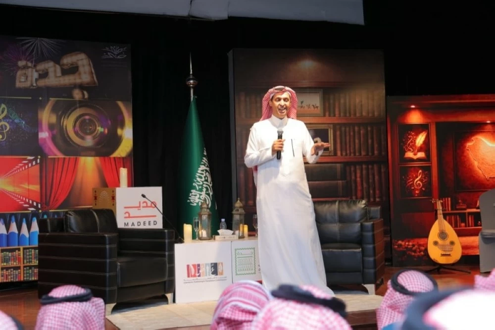 عبدالعزيز خوجة في فنون جدة: ليلة تعانق فيها الشعر والموسيقى