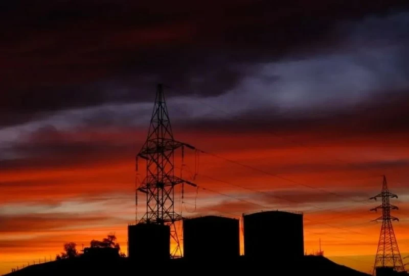 انقطاع الكهرباء في العراق بالكامل: الأسباب وموعد العودة